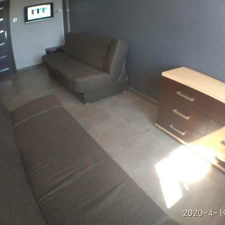 2120 Przyjazni 4 - Tanie Pokoje - Samodzielne Zameldowanie - Self Check In Poznan Bagian luar foto