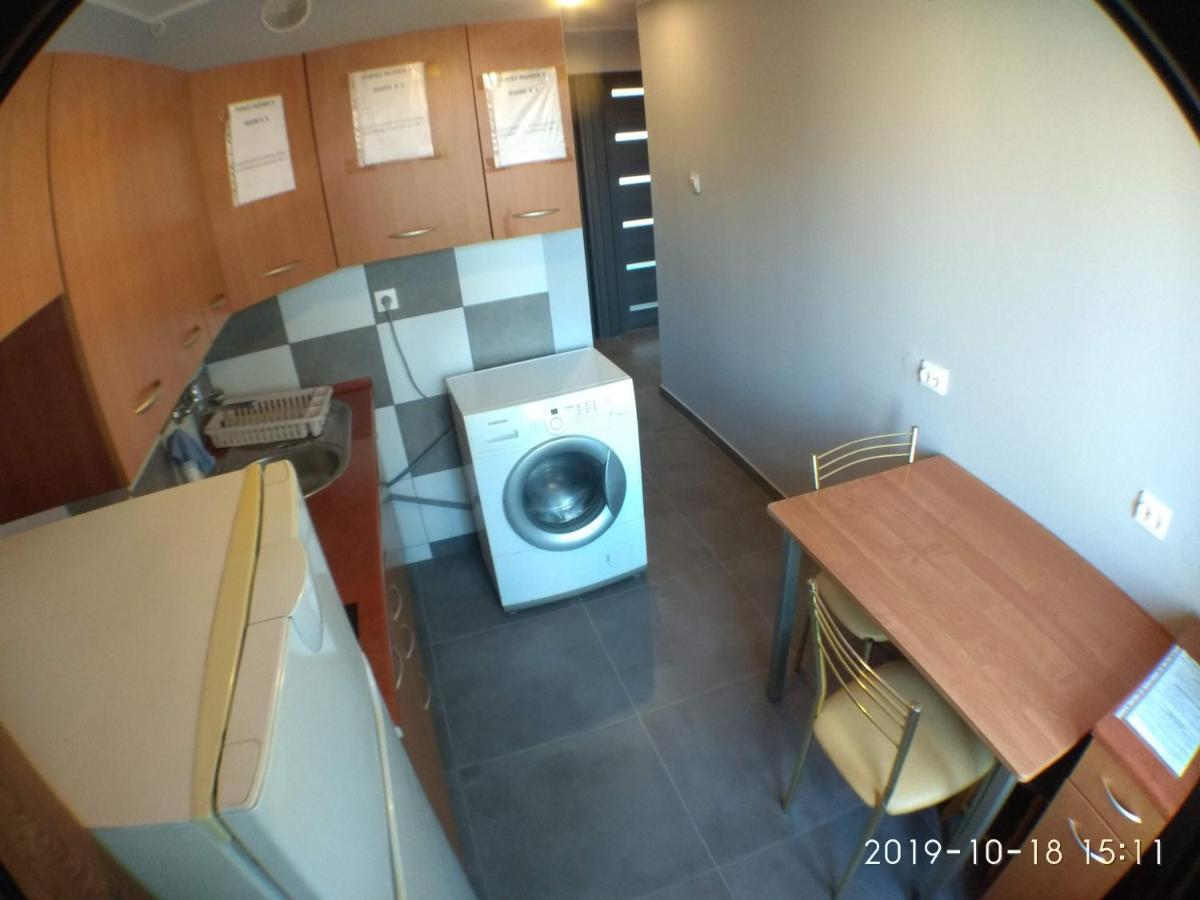 2120 Przyjazni 4 - Tanie Pokoje - Samodzielne Zameldowanie - Self Check In Poznan Bagian luar foto