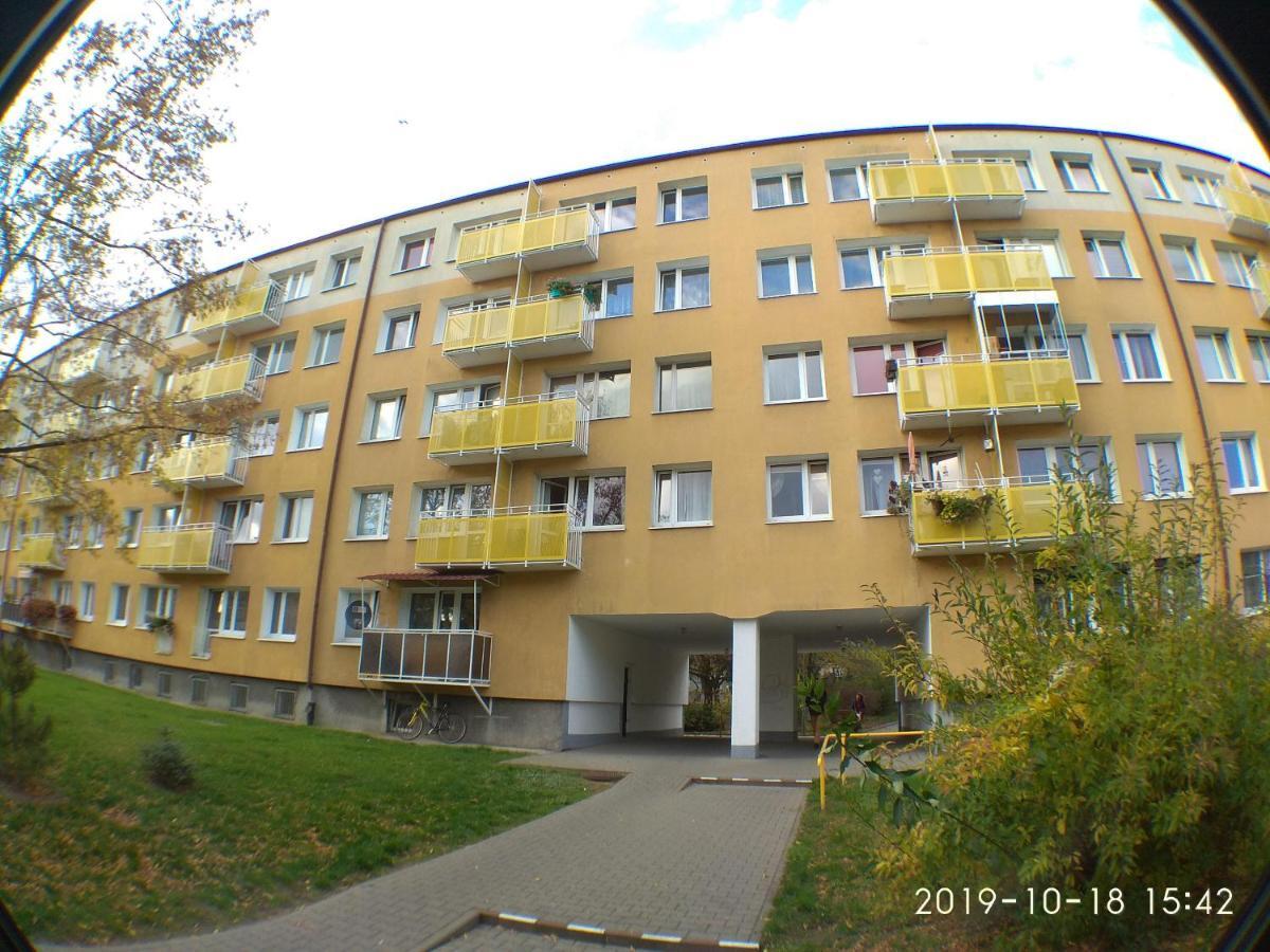 2120 Przyjazni 4 - Tanie Pokoje - Samodzielne Zameldowanie - Self Check In Poznan Bagian luar foto