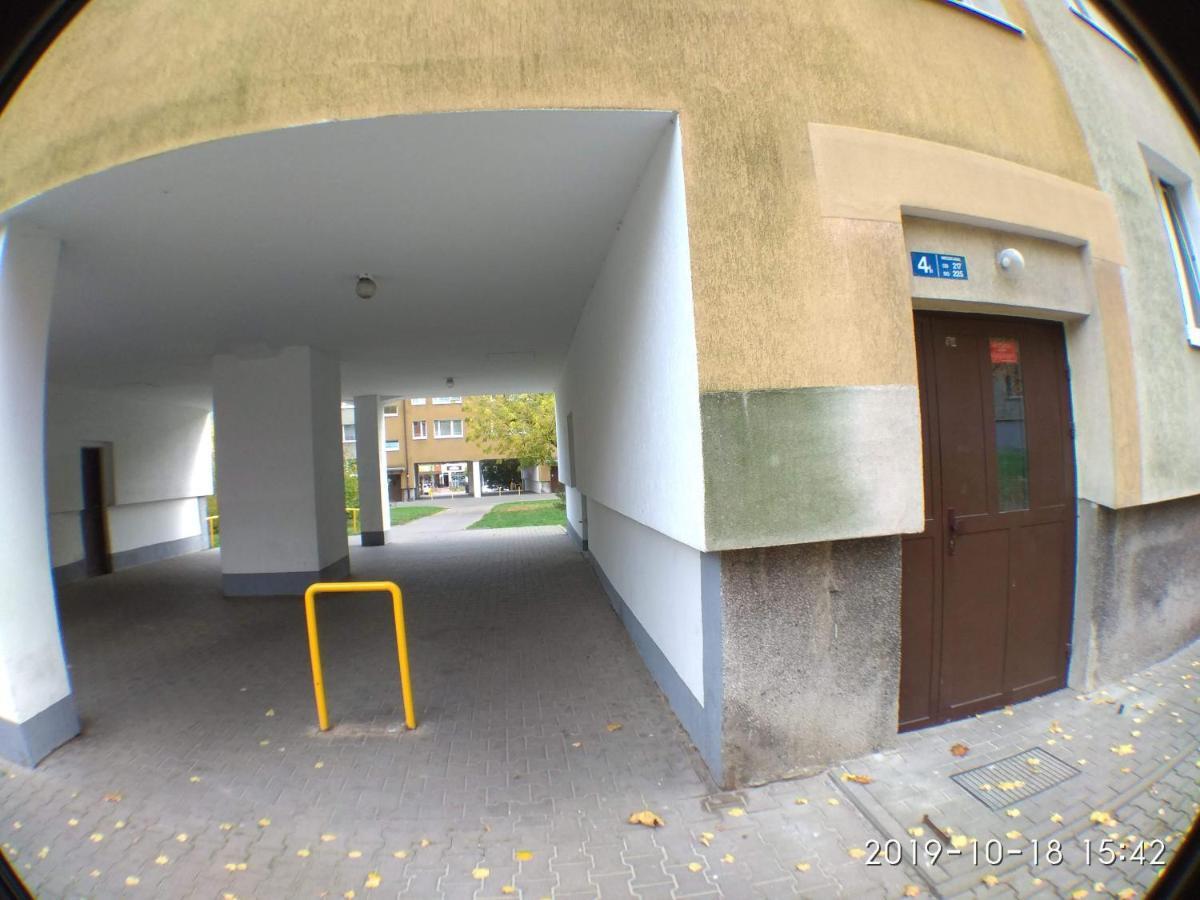 2120 Przyjazni 4 - Tanie Pokoje - Samodzielne Zameldowanie - Self Check In Poznan Bagian luar foto