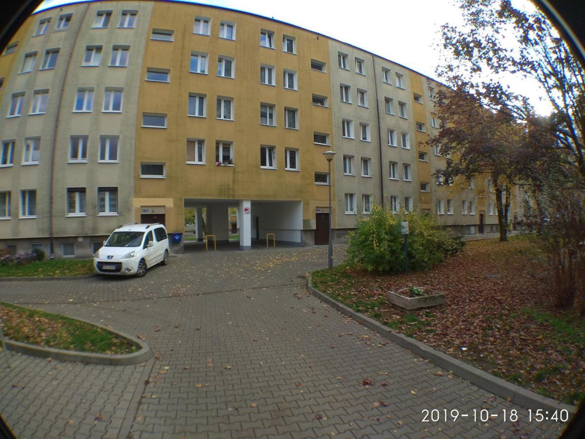 2120 Przyjazni 4 - Tanie Pokoje - Samodzielne Zameldowanie - Self Check In Poznan Bagian luar foto