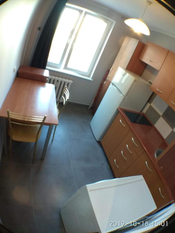 2120 Przyjazni 4 - Tanie Pokoje - Samodzielne Zameldowanie - Self Check In Poznan Bagian luar foto