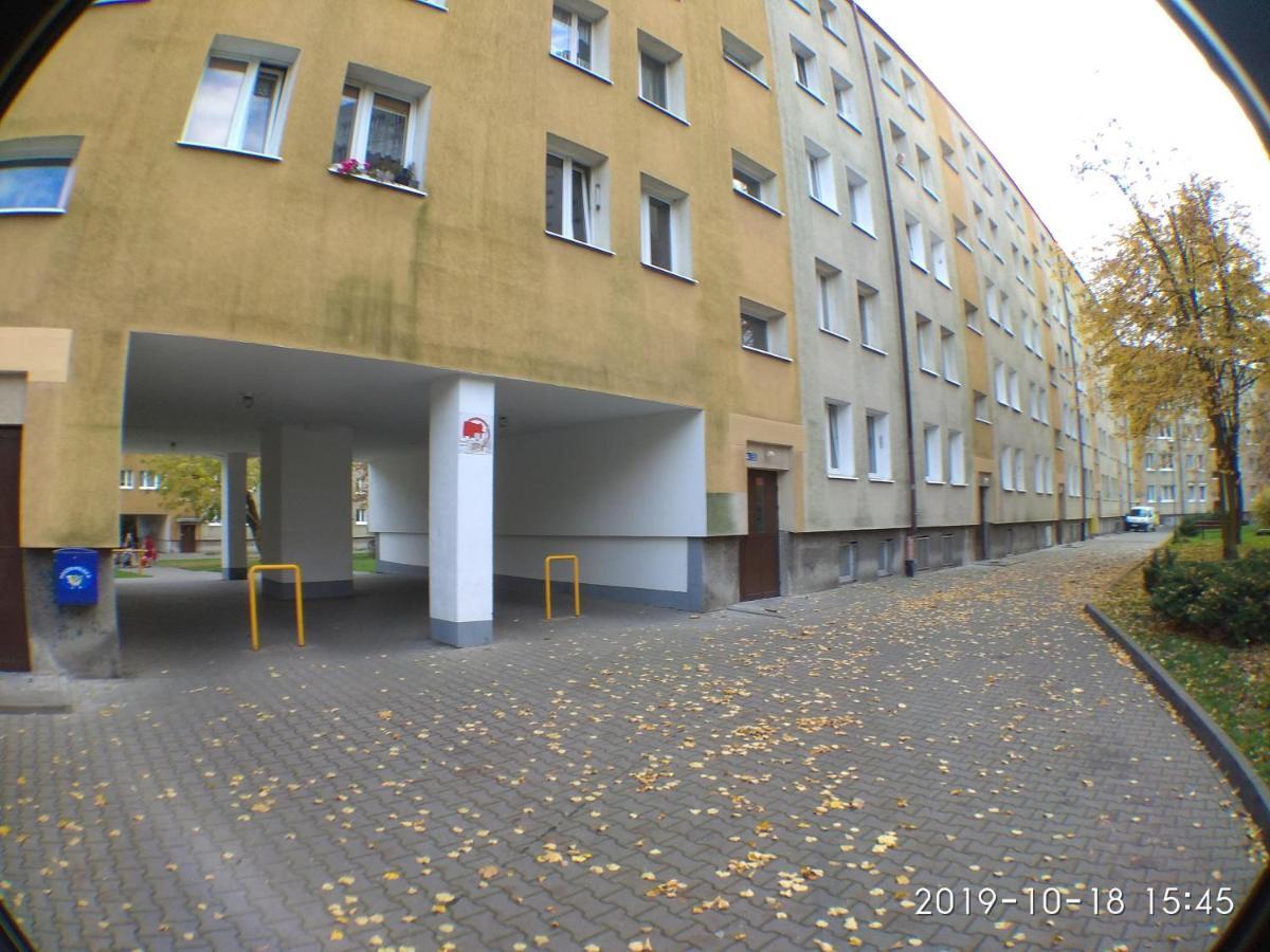 2120 Przyjazni 4 - Tanie Pokoje - Samodzielne Zameldowanie - Self Check In Poznan Bagian luar foto
