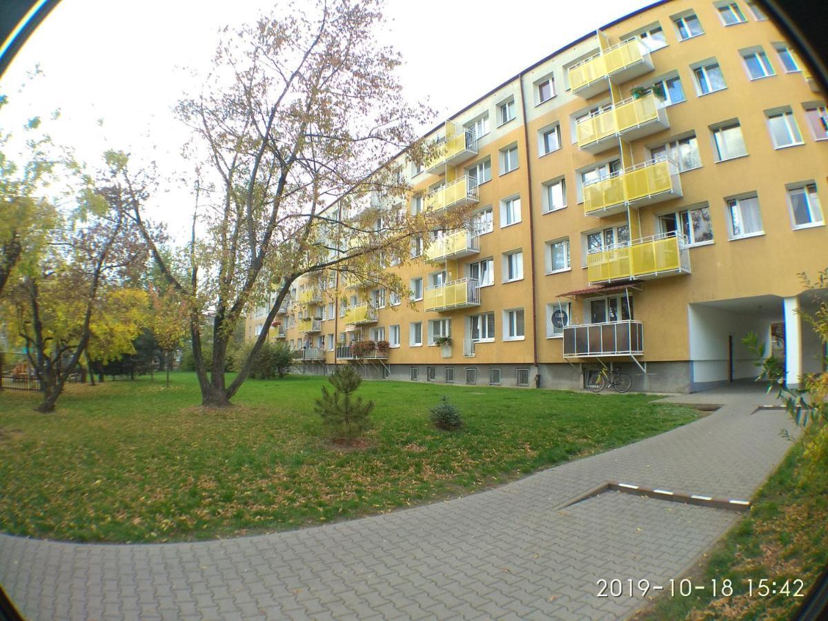 2120 Przyjazni 4 - Tanie Pokoje - Samodzielne Zameldowanie - Self Check In Poznan Bagian luar foto