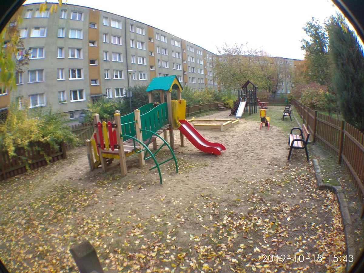 2120 Przyjazni 4 - Tanie Pokoje - Samodzielne Zameldowanie - Self Check In Poznan Bagian luar foto