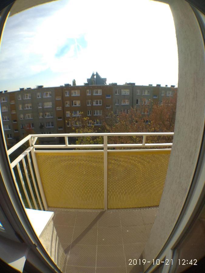 2120 Przyjazni 4 - Tanie Pokoje - Samodzielne Zameldowanie - Self Check In Poznan Bagian luar foto