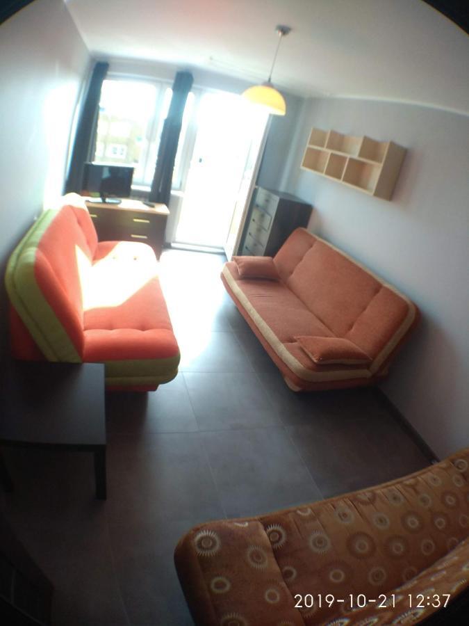 2120 Przyjazni 4 - Tanie Pokoje - Samodzielne Zameldowanie - Self Check In Poznan Bagian luar foto